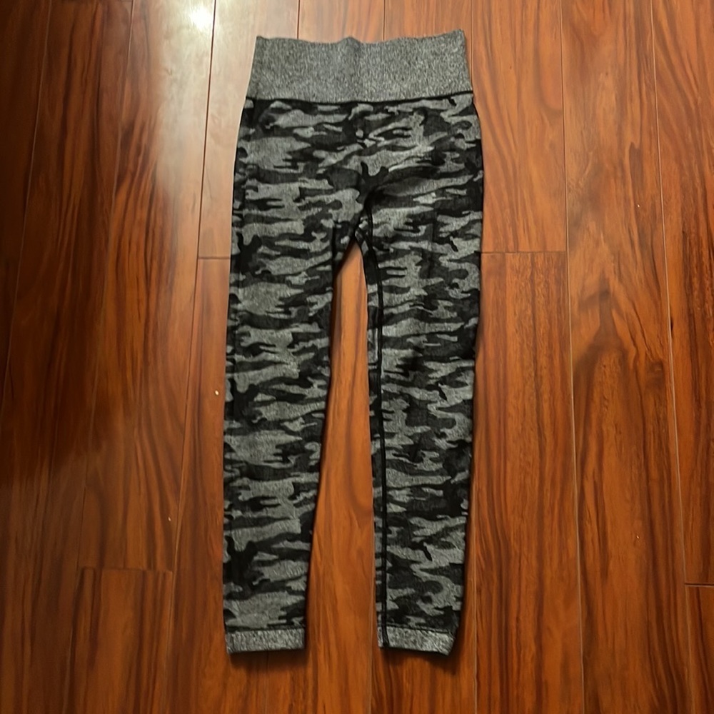 Black and Grey Camo Seamless leggings